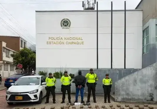Llevaba 145 paquetes de marihuana y lo escoltaban dos motocicletas